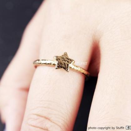 1 Star Open Ring Vintage Style Ring Gold Plated..